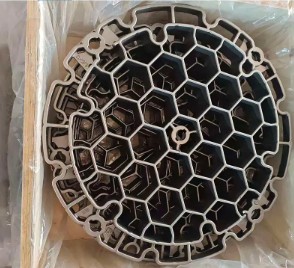 Como prevenir a oxidação e a corrosão em peças fundidas de aço resistentes ao calor em altas temperaturas?